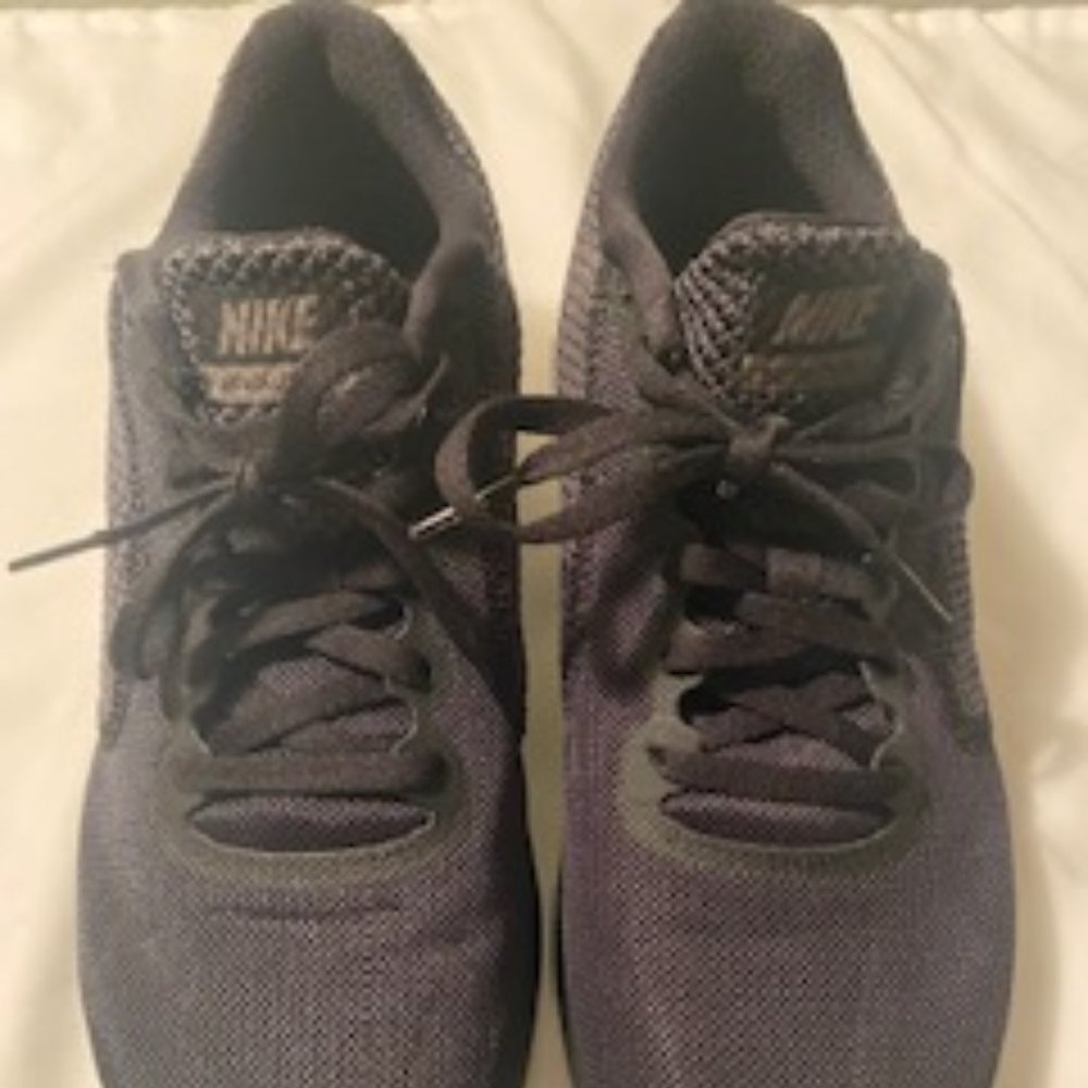 Black Mesh Nike  Size 8 1 /2